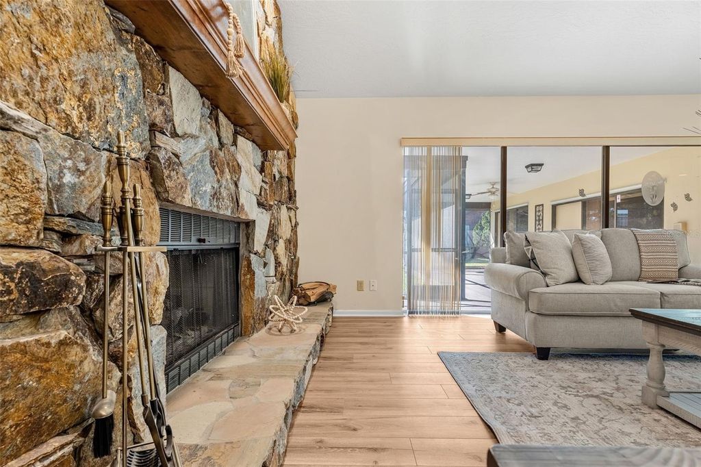 Image 13 of property listing at 2213 WOODLAWN CIRCLE, Melbourne, FL 32934