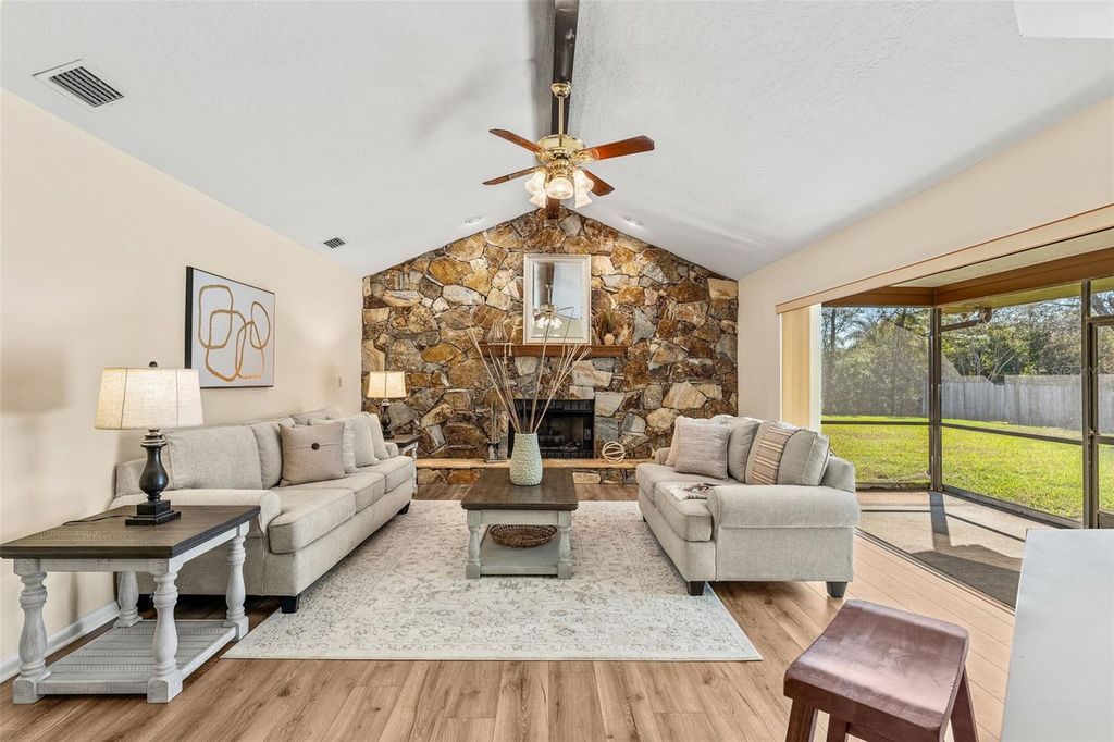 Image 14 of property listing at 2213 WOODLAWN CIRCLE, Melbourne, FL 32934