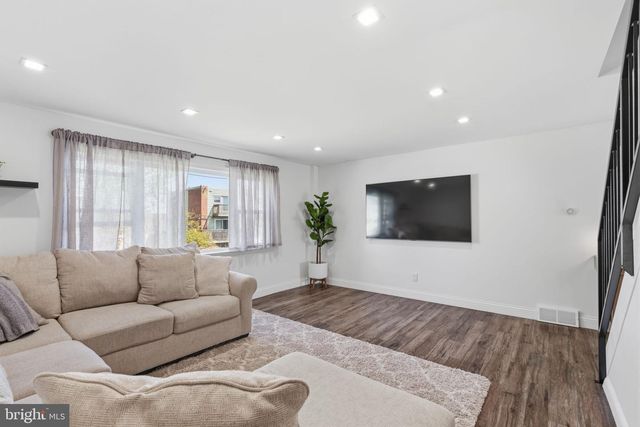 3618 ESSEX LN, Philadelphia, PA 19114
