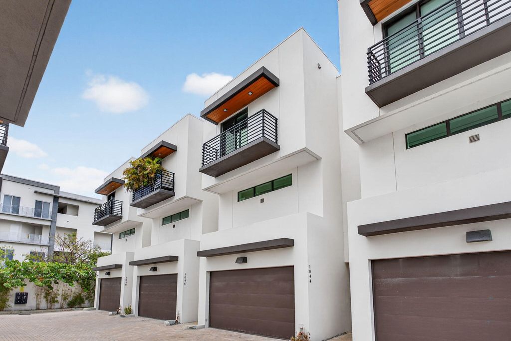 1044 N Victoria Park Road, Fort Lauderdale, FL 33304