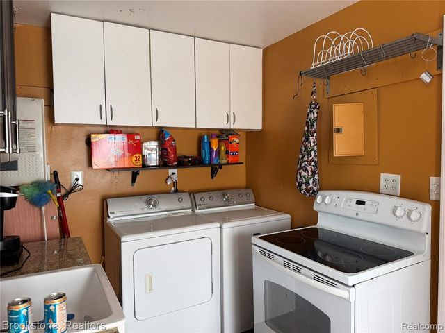 5898 N Globe Street, Westland, MI 48185
