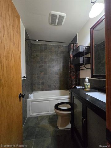 5898 N Globe Street, Westland, MI 48185
