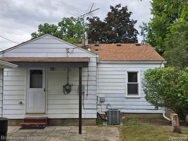5898 N Globe Street, Westland, MI 48185