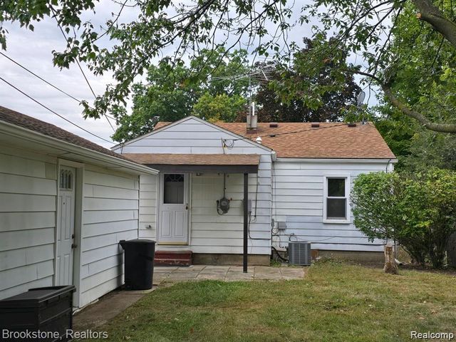 5898 N Globe Street, Westland, MI 48185