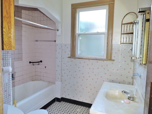 10437 S Avenue H, Chicago, IL 60617