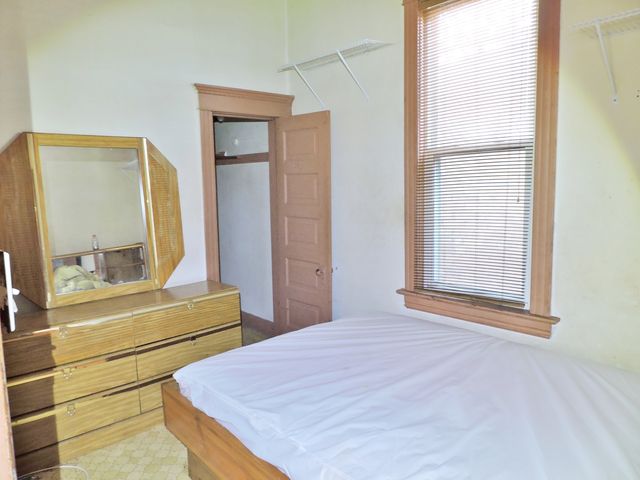 10437 S Avenue H, Chicago, IL 60617