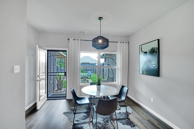 532 Meadowlake Drive, Waxahachie, TX 75165