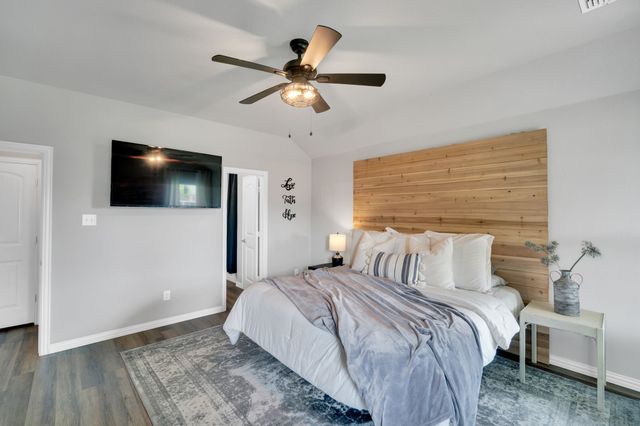 532 Meadowlake Drive, Waxahachie, TX 75165