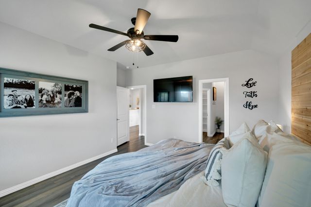 532 Meadowlake Drive, Waxahachie, TX 75165