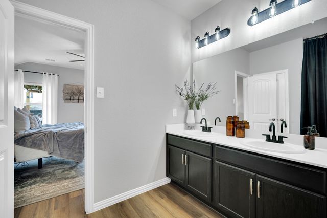 532 Meadowlake Drive, Waxahachie, TX 75165