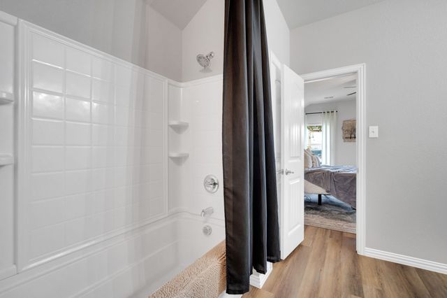 532 Meadowlake Drive, Waxahachie, TX 75165