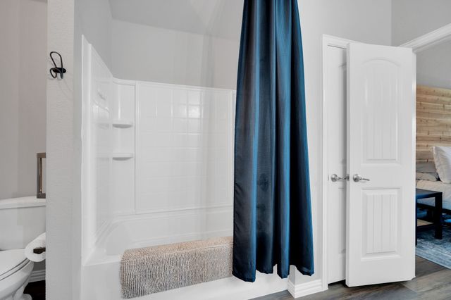 532 Meadowlake Drive, Waxahachie, TX 75165