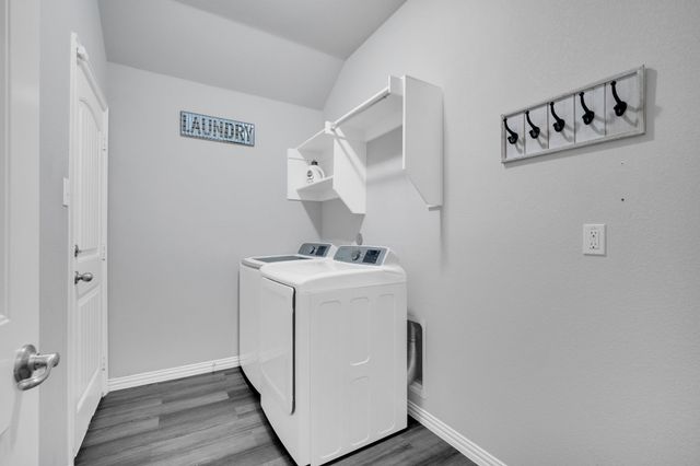 532 Meadowlake Drive, Waxahachie, TX 75165