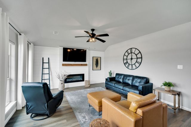 532 Meadowlake Drive, Waxahachie, TX 75165