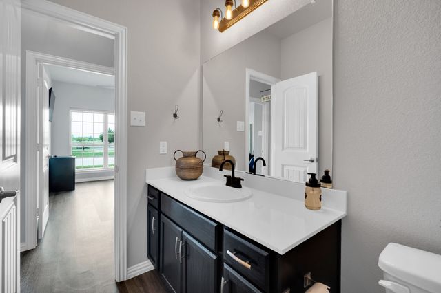 532 Meadowlake Drive, Waxahachie, TX 75165