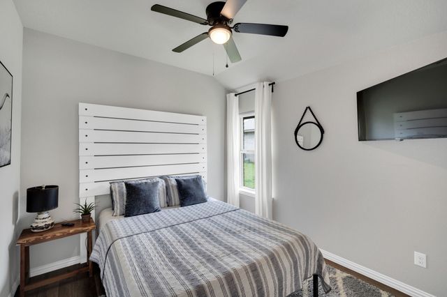 532 Meadowlake Drive, Waxahachie, TX 75165