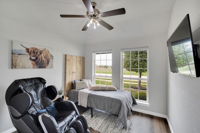 532 Meadowlake Drive, Waxahachie, TX 75165