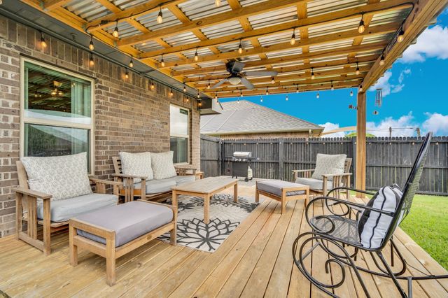 532 Meadowlake Drive, Waxahachie, TX 75165