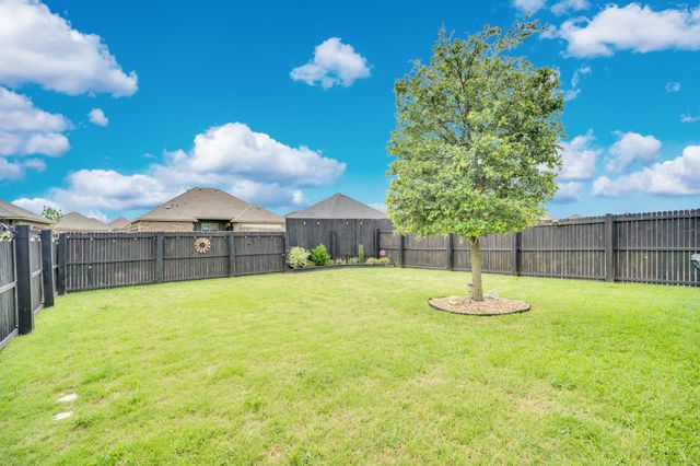 532 Meadowlake Drive, Waxahachie, TX 75165