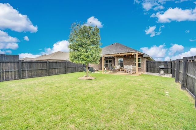 532 Meadowlake Drive, Waxahachie, TX 75165