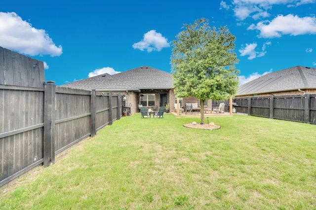 532 Meadowlake Drive, Waxahachie, TX 75165