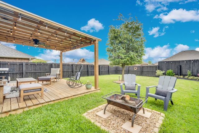 532 Meadowlake Drive, Waxahachie, TX 75165