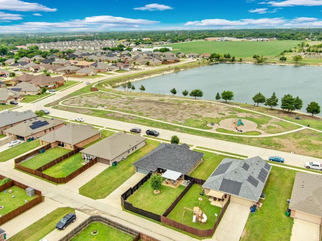 532 Meadowlake Drive, Waxahachie, TX 75165