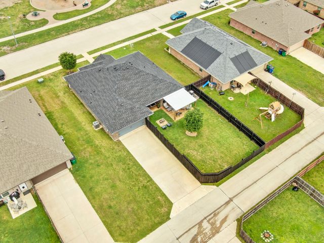 532 Meadowlake Drive, Waxahachie, TX 75165