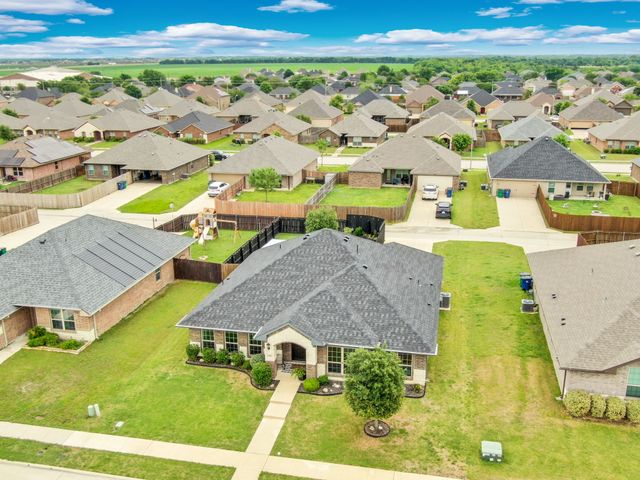 532 Meadowlake Drive, Waxahachie, TX 75165