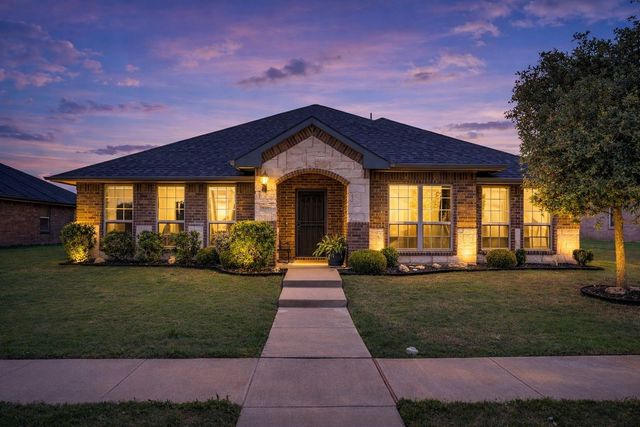 532 Meadowlake Drive, Waxahachie, TX 75165