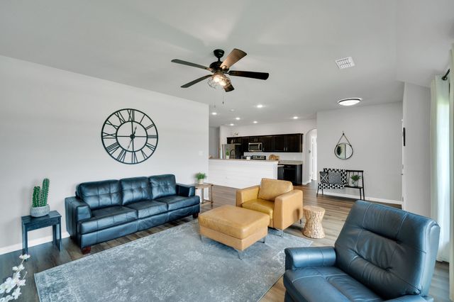 532 Meadowlake Drive, Waxahachie, TX 75165