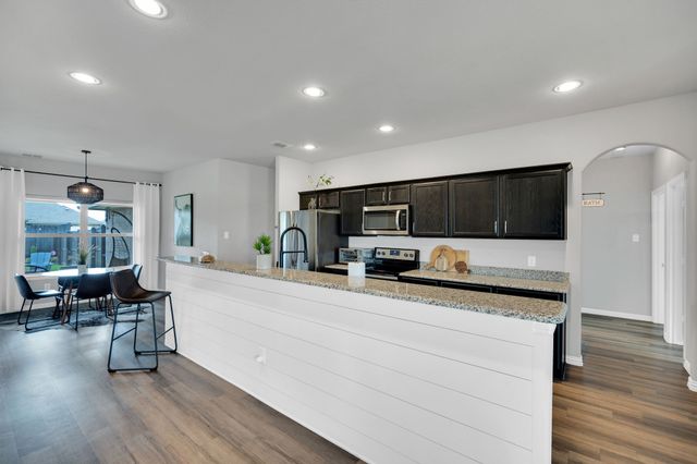 532 Meadowlake Drive, Waxahachie, TX 75165