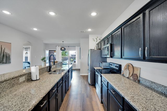 532 Meadowlake Drive, Waxahachie, TX 75165