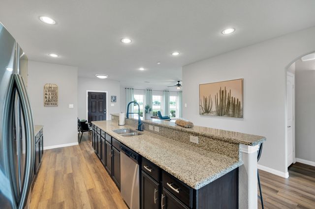 532 Meadowlake Drive, Waxahachie, TX 75165