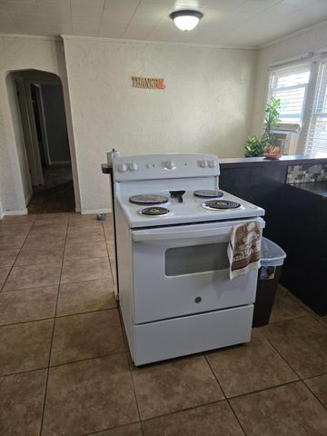 611 S Harrison Avenue, Aurora, MO 65605