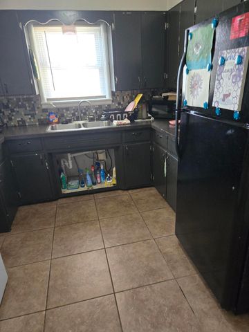 611 S Harrison Avenue, Aurora, MO 65605