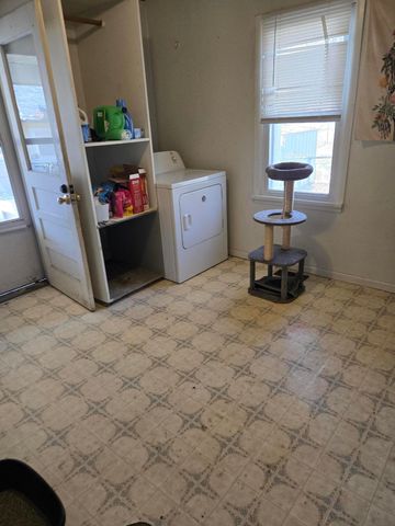 611 S Harrison Avenue, Aurora, MO 65605