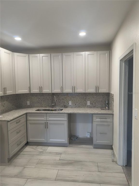 Image 18 of property listing at 1406 GREENWOOD STREET, Orlando, FL 32801