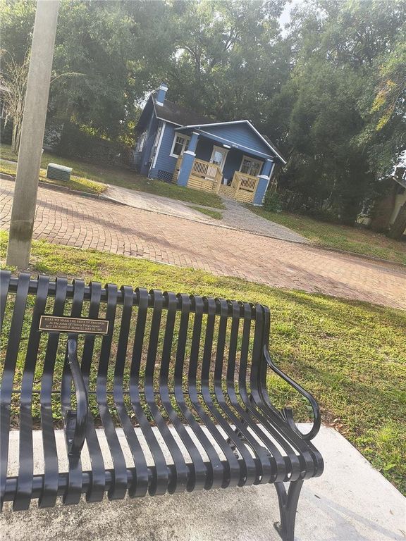 Image 6 of property listing at 1406 GREENWOOD STREET, Orlando, FL 32801