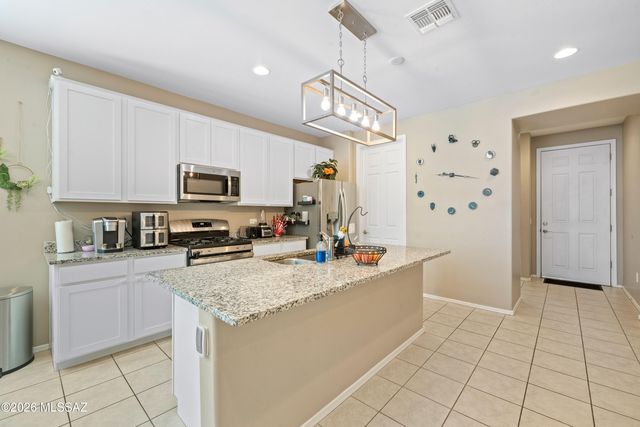 6575 E Via Arroyo Largo, Tucson, AZ 85756