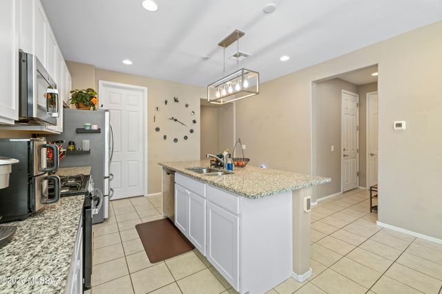 6575 E Via Arroyo Largo, Tucson, AZ 85756