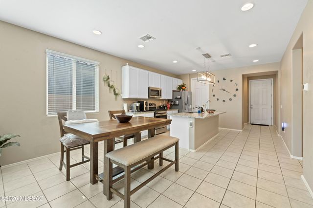 6575 E Via Arroyo Largo, Tucson, AZ 85756