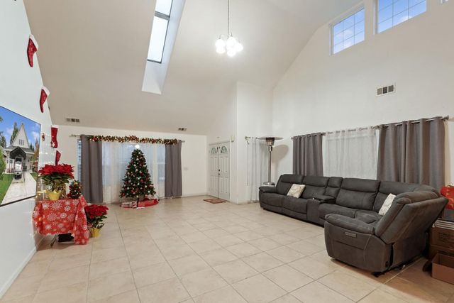 336 E Locust St, Lodi, CA 95240