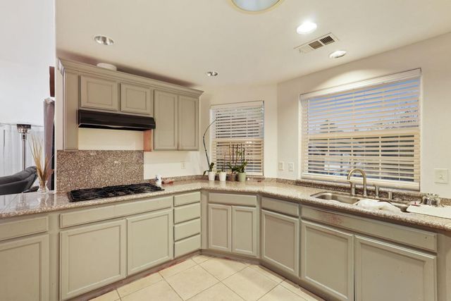 336 E Locust St, Lodi, CA 95240