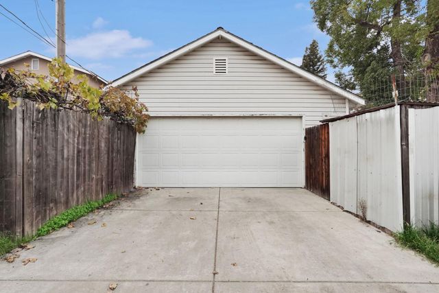 336 E Locust St, Lodi, CA 95240