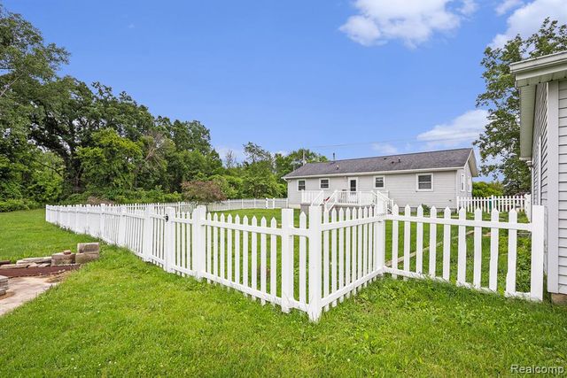 11508 Grand Blanc Road, Gaines, MI 48436