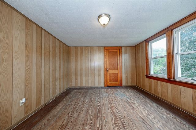 412 Old Zelienople Rd, Franklin Twp, PA 16117