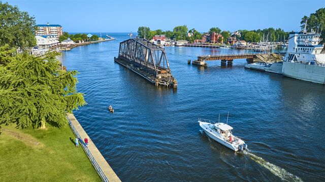 1701 J W Way, Saint Joseph, MI 49085