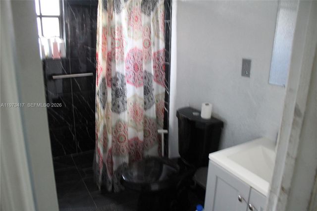 5940 NW 21st Ave, Miami, FL 33142