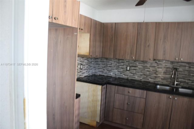 5940 NW 21st Ave, Miami, FL 33142